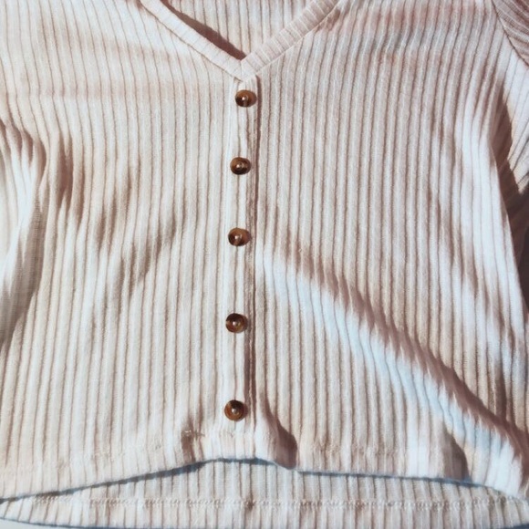 White Blouse 💫 - Picture 2 of 5